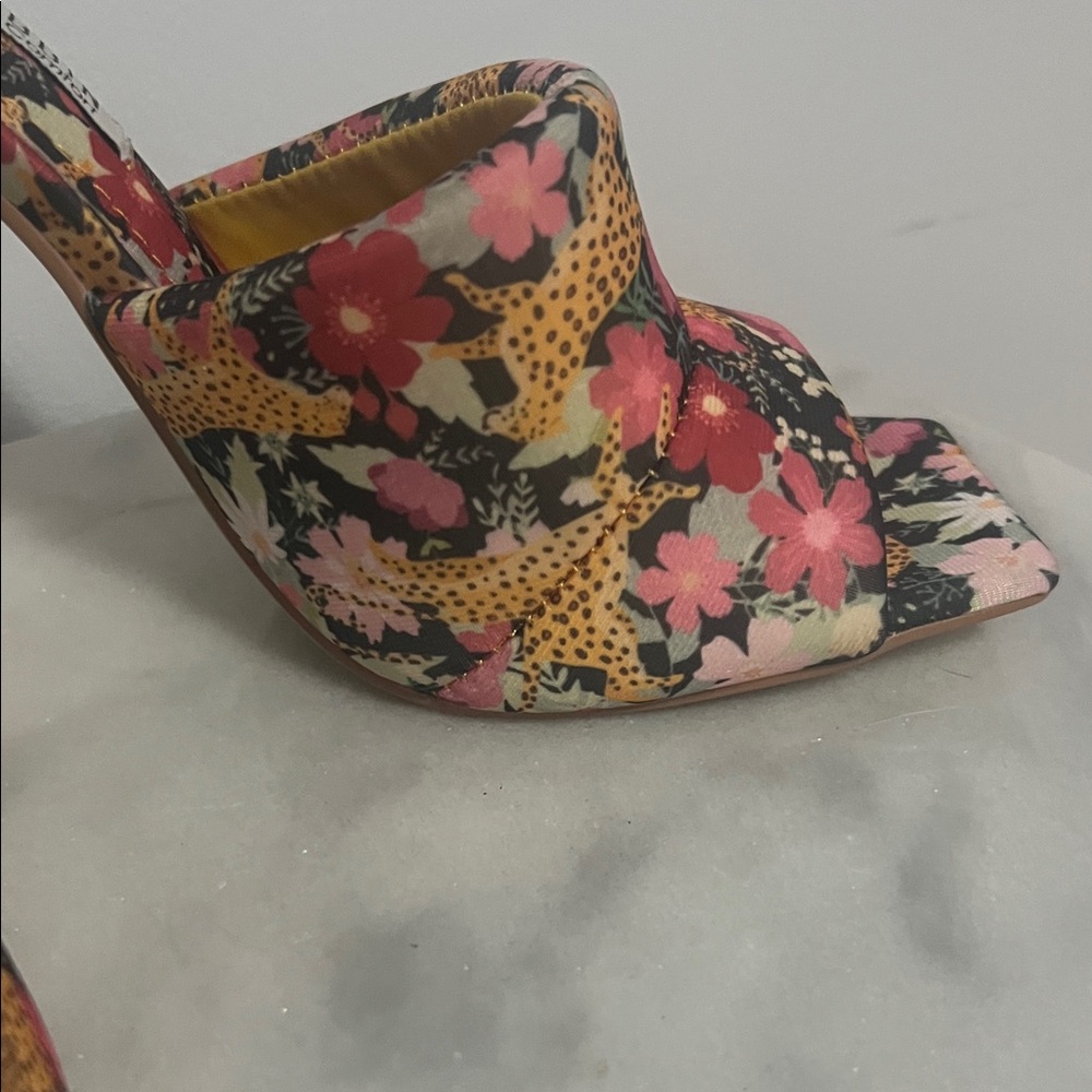 Cape Robbin Floral Heels - Pink and Black - Picture 4 of 6